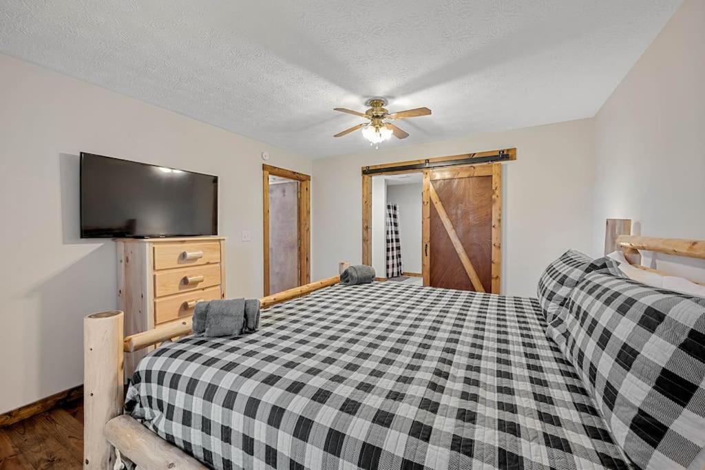 Dog Friendly! Views! Hot Tub! Close To Pf! Gsmnp Sevierville Eksteriør bilde