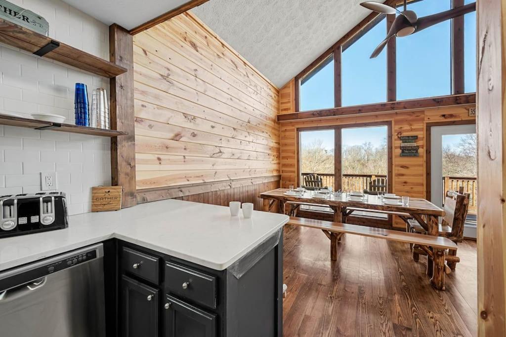Dog Friendly! Views! Hot Tub! Close To Pf! Gsmnp Sevierville Eksteriør bilde
